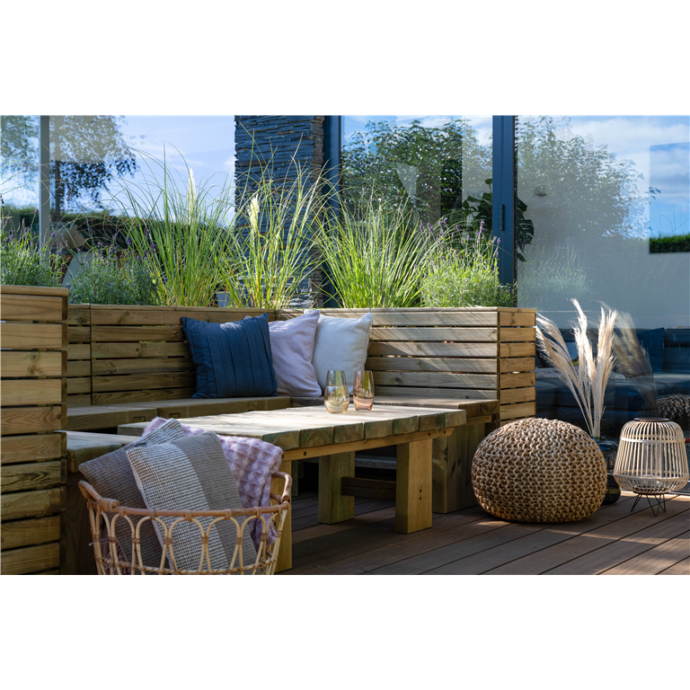 Linear corner planter for plants
